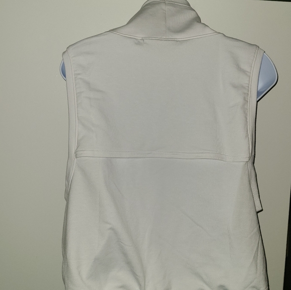 Women's Sz Small Under Armour Funnel Neck Crop top - Picture 7 of 7